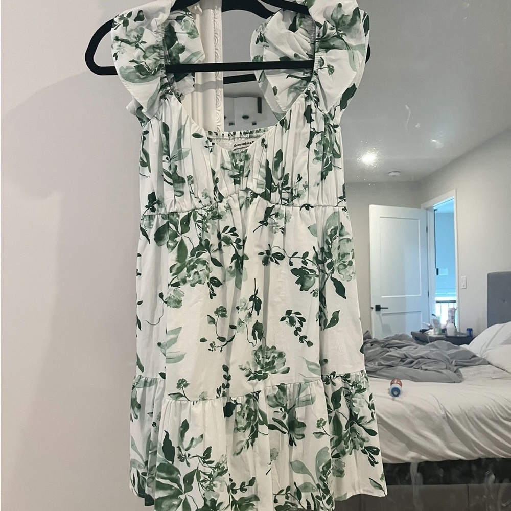 Floral Ruffled Sleeve Dress (A&F)